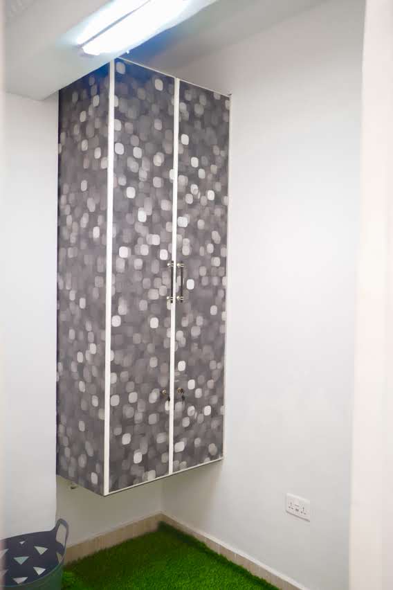 Locker cabinet with bokeh-pattern wrap in changing room