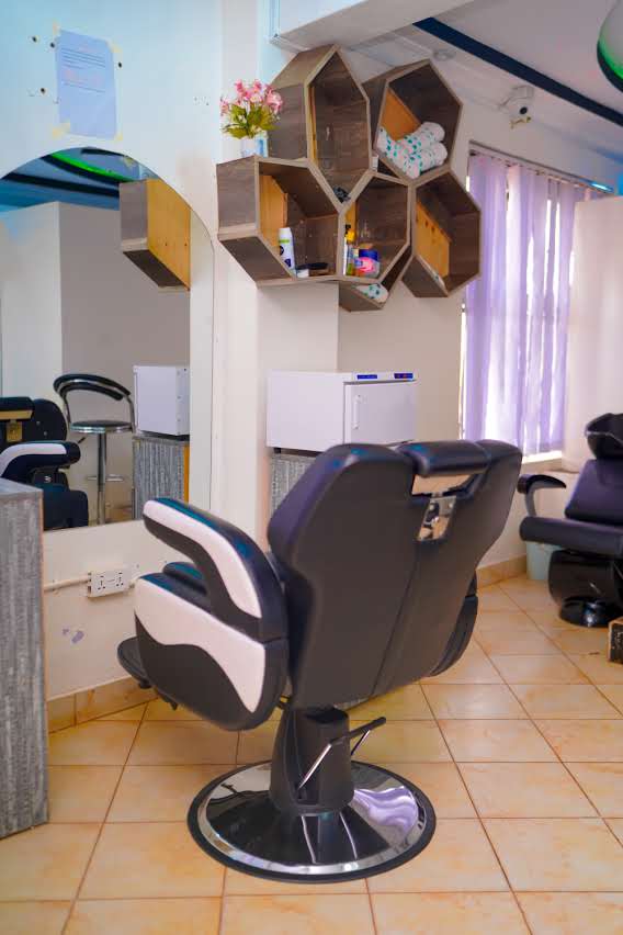 Barber chair — leather black and white