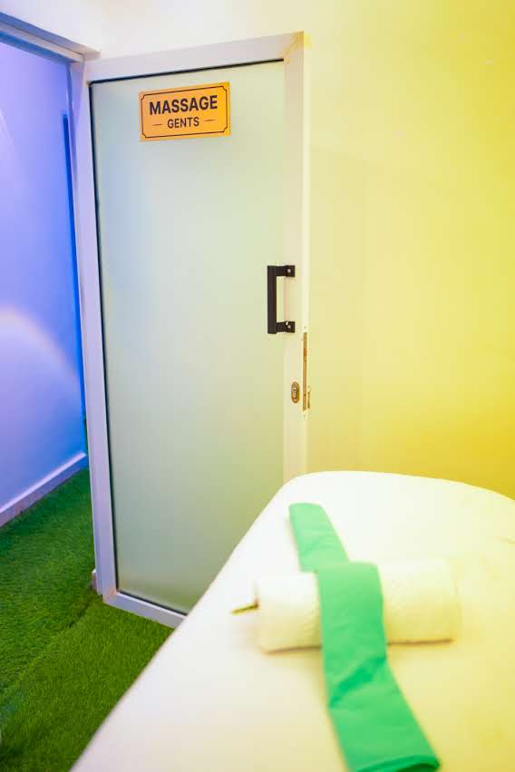 Massage Gents room — table with rolled towels and frosted glass door